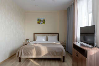 Гостиница Арена Москва Трехместный номер с широкой кроватью и дополнительным местом категории «Делюкс»-1