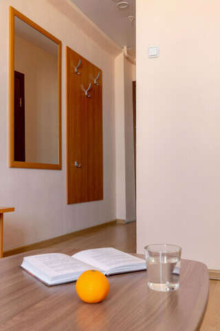 Гостиница Арена Москва Двухкомнатный номер c раздельными кроватями категории "Стандарт"-12