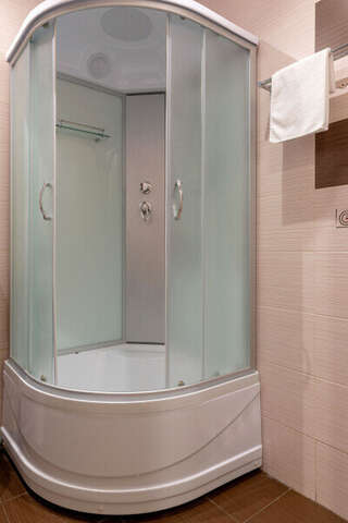 Гостиница Арена Москва Трехместный номер с двумя кроватями и креслом категории «Делюкс»-16