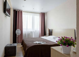 Гостиница Арена Москва Двухместный номер с широкой кроватью категории "Стандарт"-1