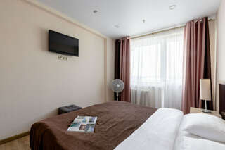 Гостиница Арена Москва Двухместный номер с широкой кроватью категории "Стандарт"-3