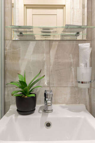 Гостиница Арена Москва Супериор 2-комнатный (двуспальная кровать и диван)-13