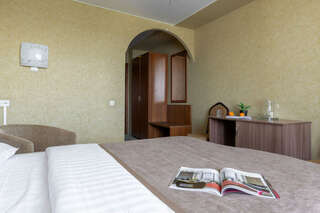 Гостиница Арена Москва Двухместный номер с широкой кроватью категории "Стандарт"-3