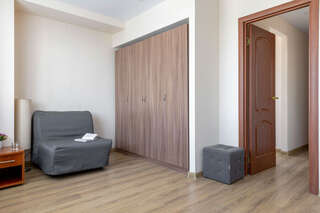 Гостиница Арена Москва Трехместный номер с двумя кроватями и креслом категории «Делюкс»-3