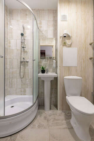 Гостиница Арена Москва Супериор 2-комнатный (двуспальная кровать и диван)-11