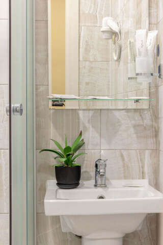 Гостиница Арена Москва Супериор семейный TWIN 2 комн. для 4-х гостей без TV-17